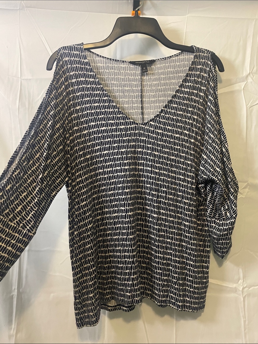 Banana Republic Navy & White V-Neck cold-shoulder/split sleeve
